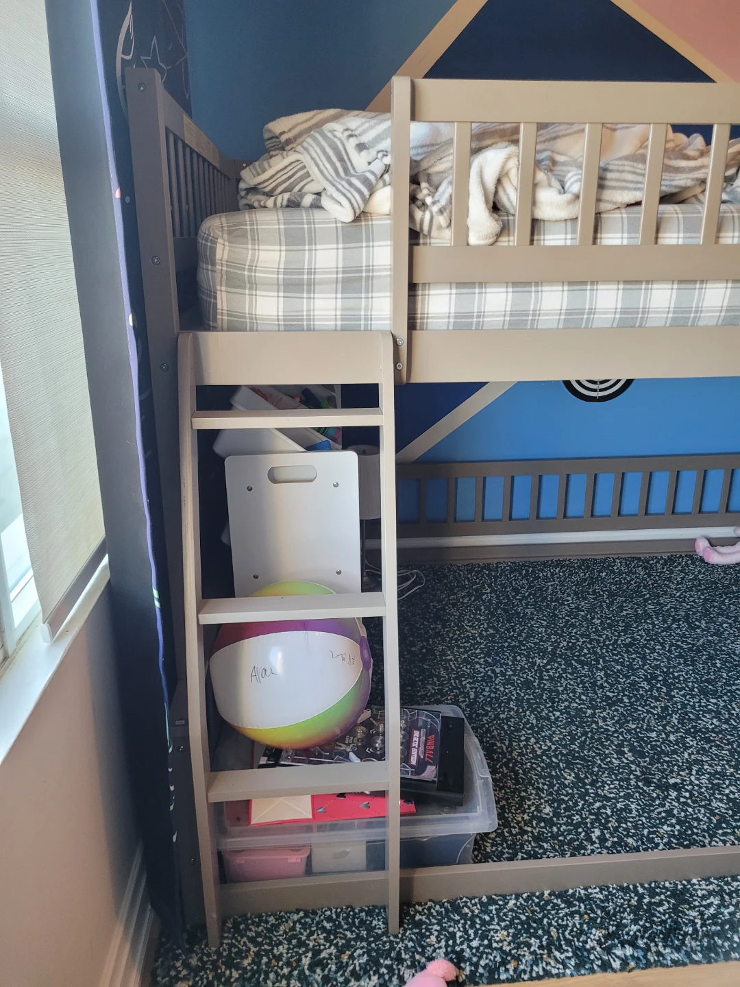 Wooden bunk bed frame with 1 full zise matress - photo 5