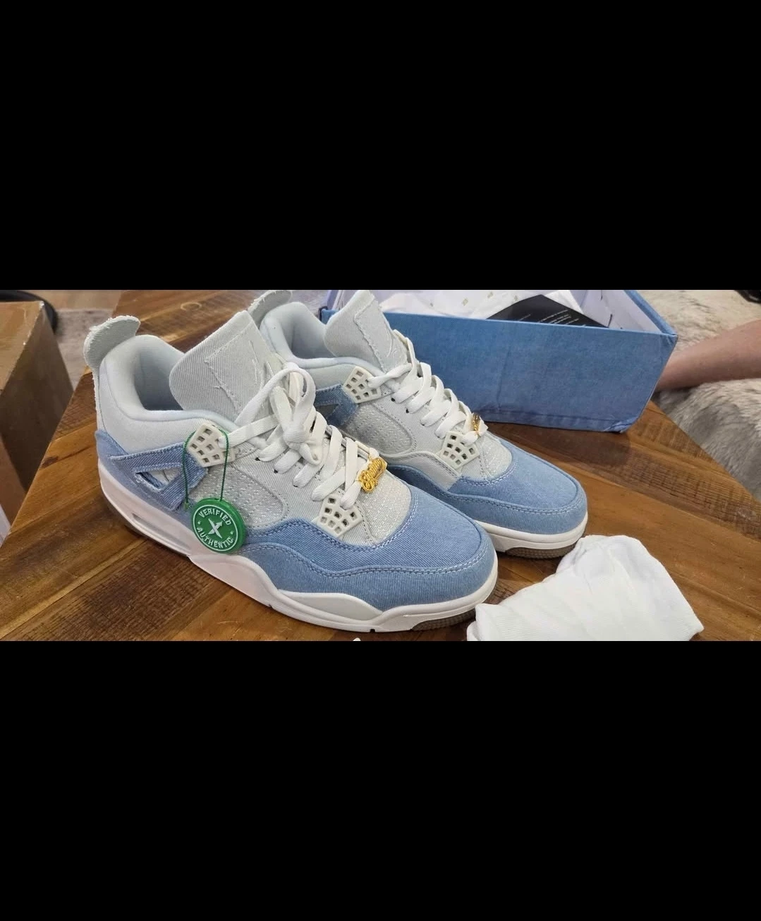 Jordan 4 Retro Levi's Denim style