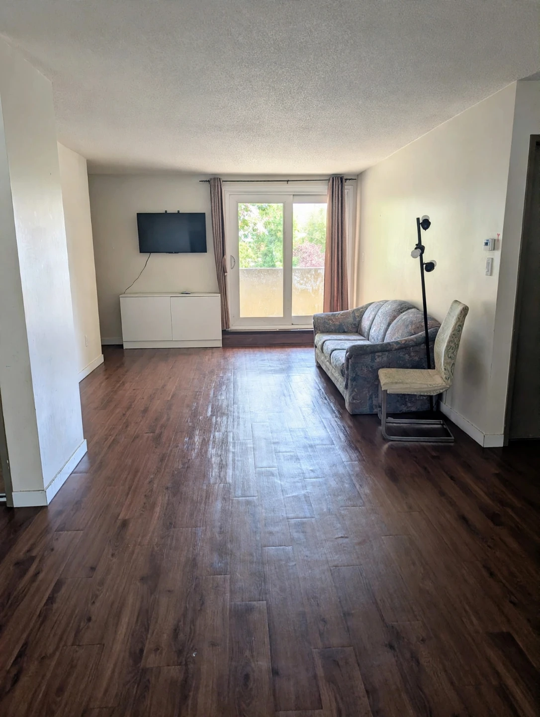 1 bhk Condominium