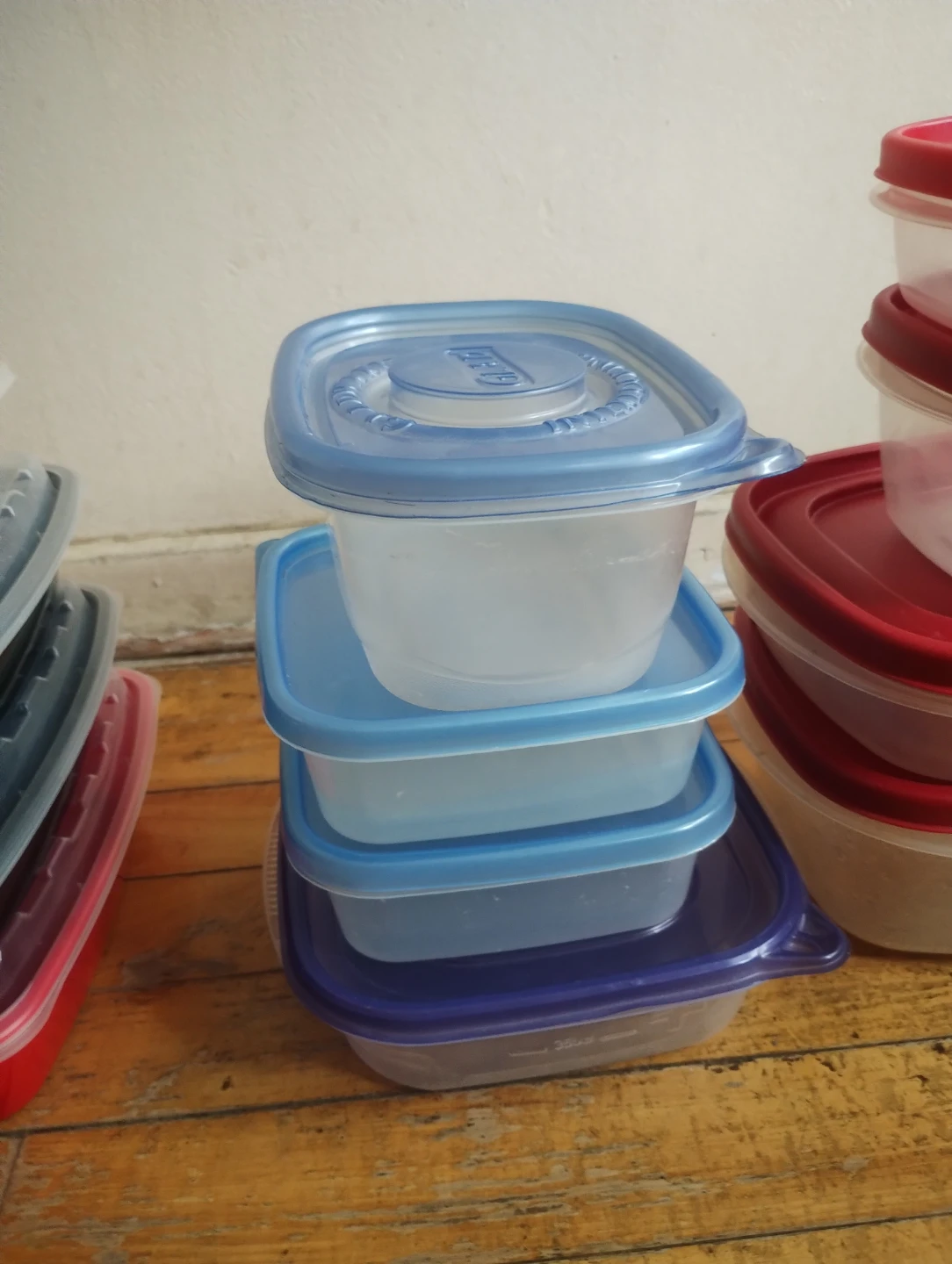 Assorted Food StorageContainers & Meal Prep Boxes - photo 3