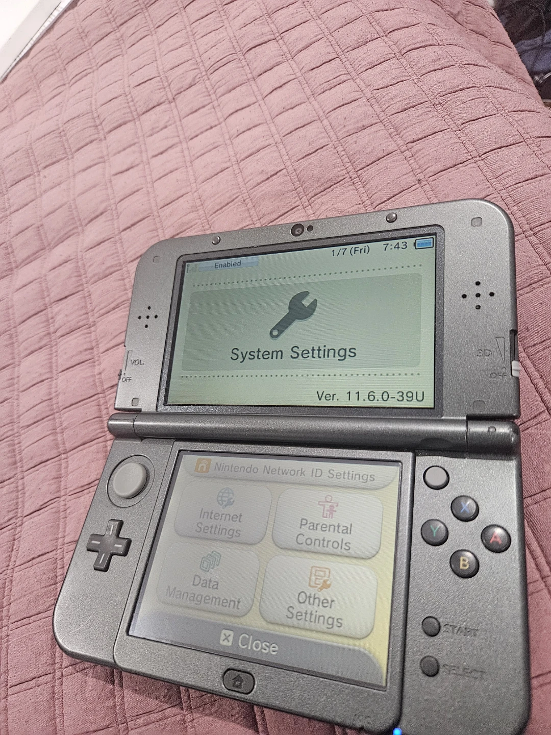 New Nintendo 3DS XL Handheld Console - photo 2
