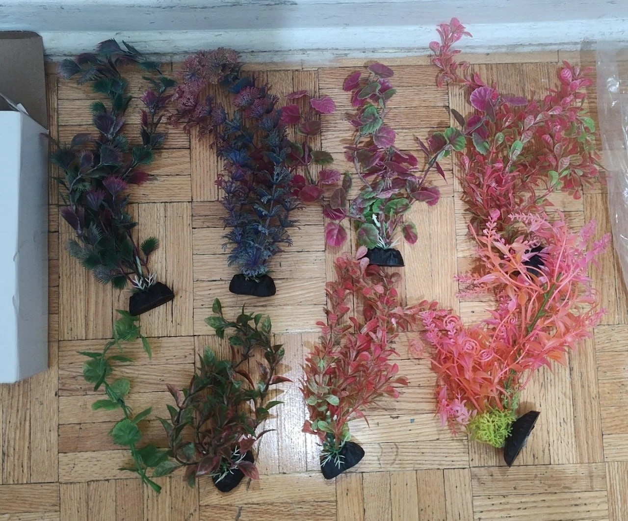 NEW Assorted artificial plants for fish tank, 7-pack
