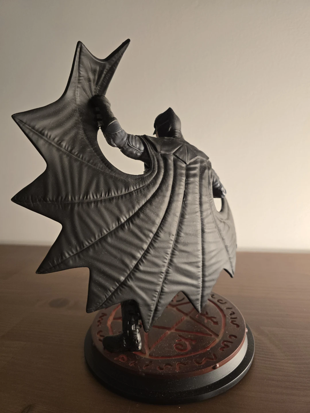 Icon Heroes Batman Statue Limited Edition - photo 3