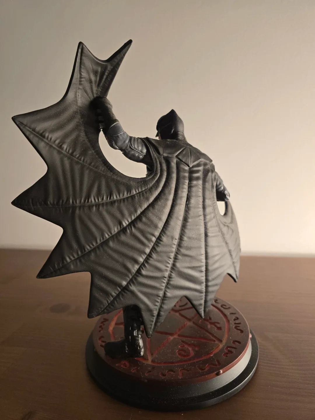 Icon Heroes Batman Statue Limited Edition - photo 3