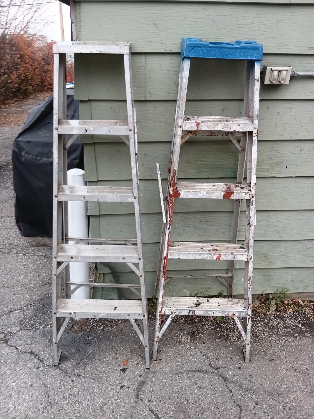Pair Of 5Ft Aluminum Step Ladders - photo 3