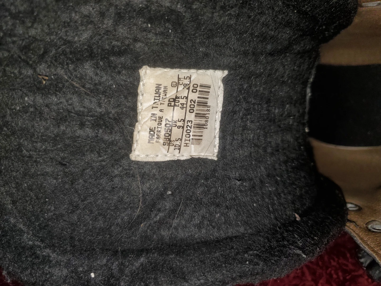 Vintage Nike Skates and Gloves Set - photo 3