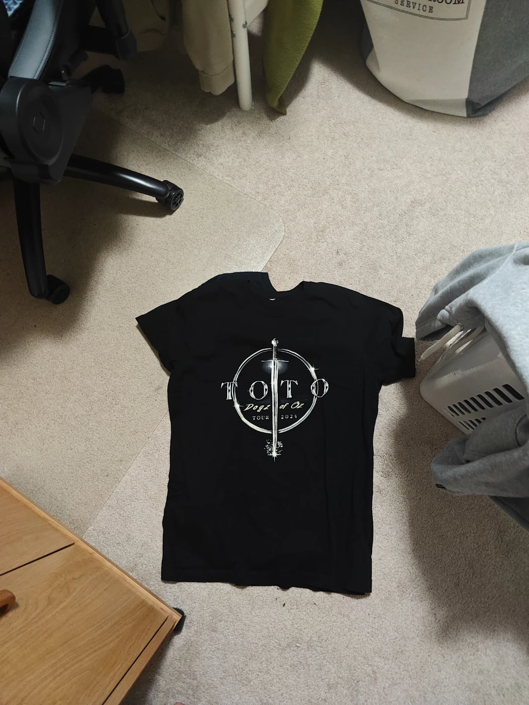 Toto Dogz of Oz Tour 2024 T-shirt