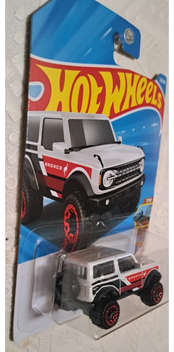 Hot Wheels '21 Ford Bronco White - photo 2