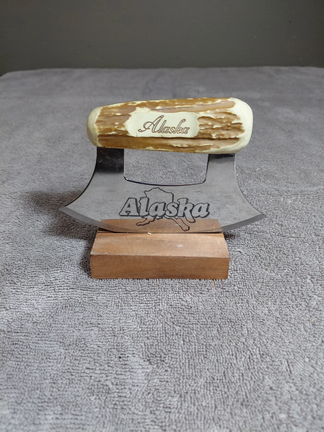 Alaskan Beard Trimmer with Wood Stand
