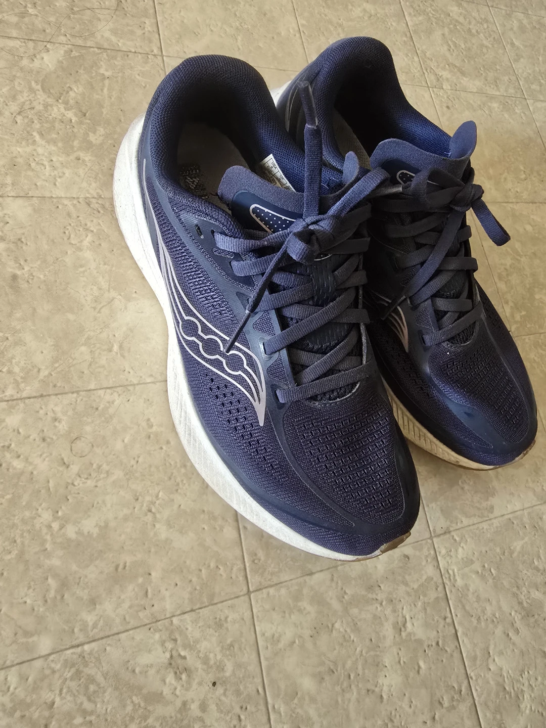 Saucony Running Shoes Navy Blue women's size 7.5