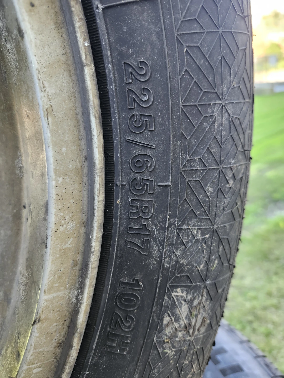 Set of 4 All season like new Tires on alloy Rims with sensor - photo 5