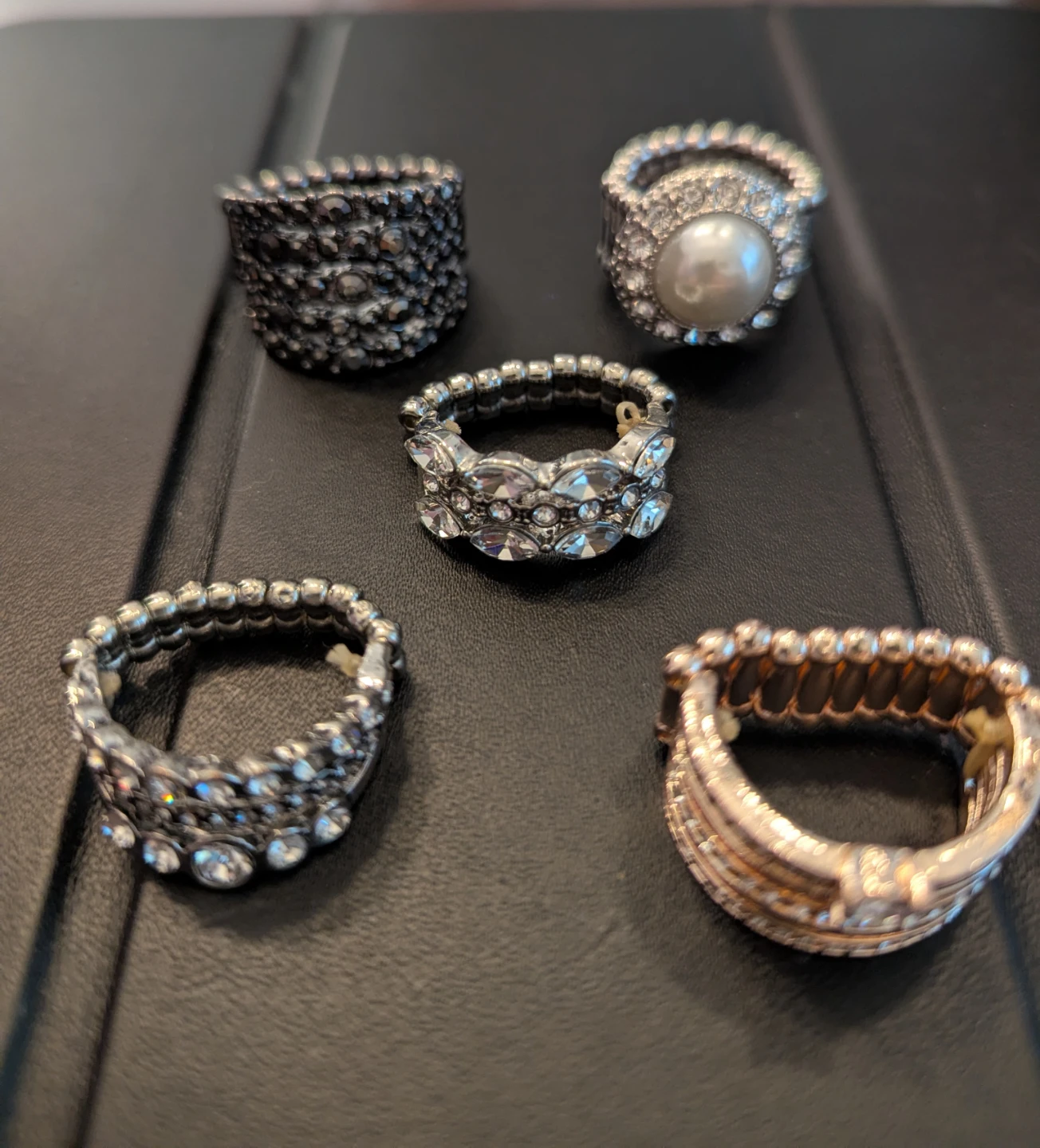 5 Rings with Rhinestones and Pearls