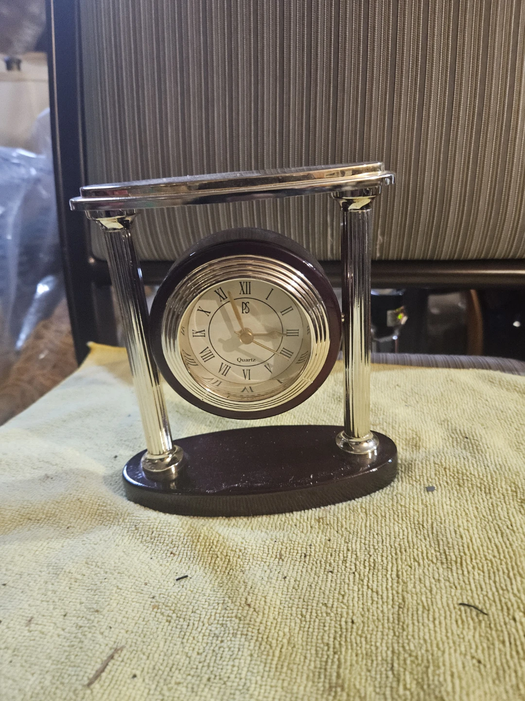 PS Quartz Table Clock - photo 2