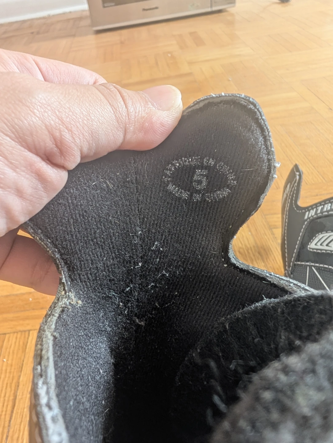 CCM Intruder Ice Skates Size 5 - photo 3