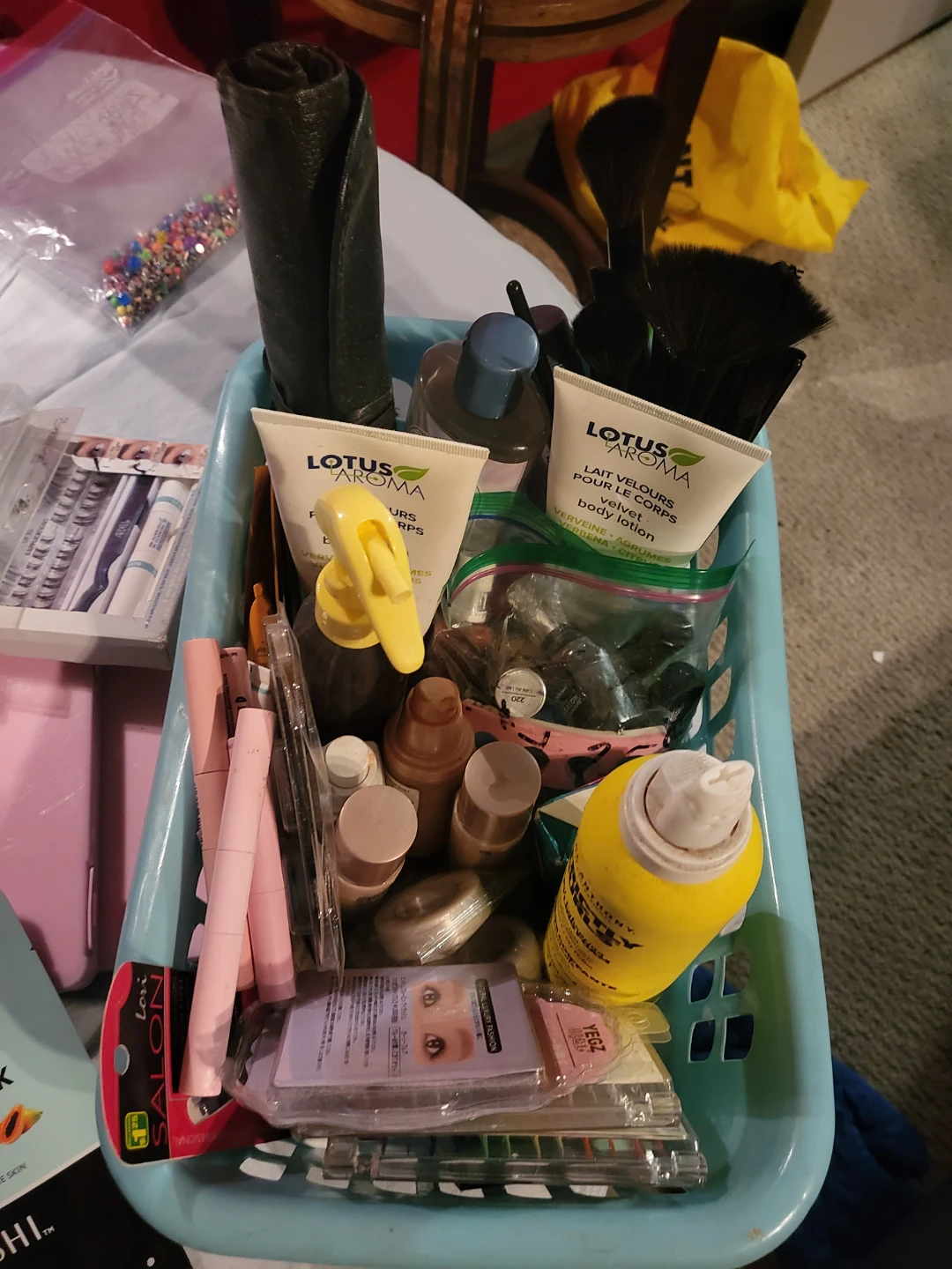 Assorted beauty and skincare items - photo 4