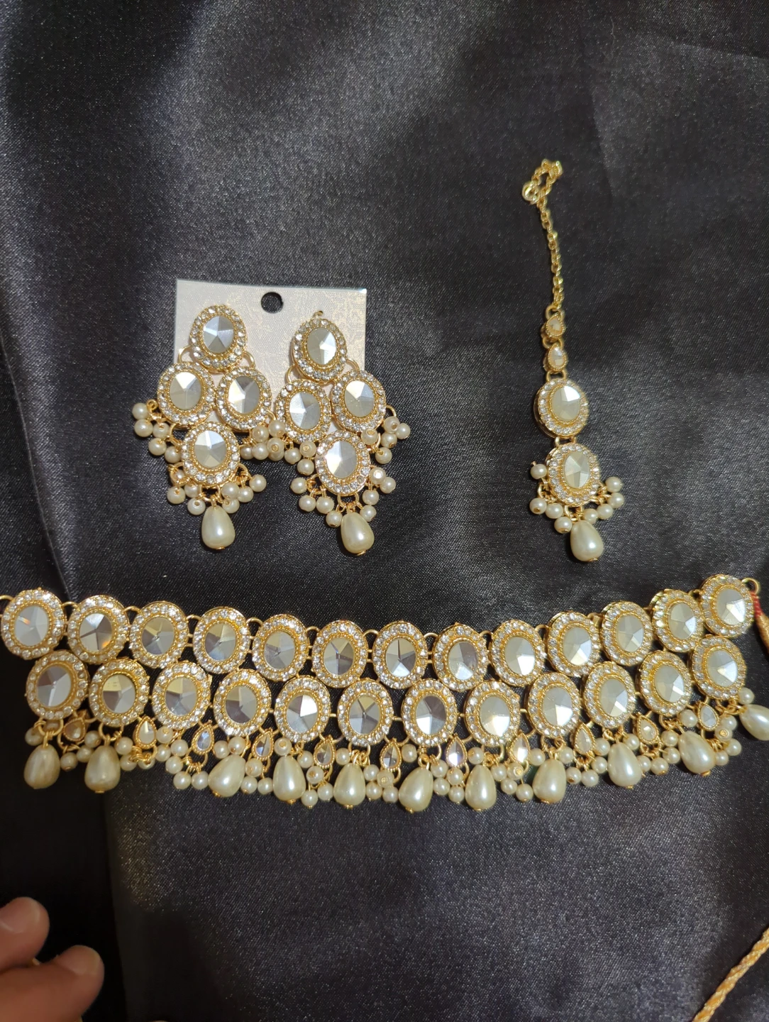 Gold-tone kundan style necklace set with maang tikka
