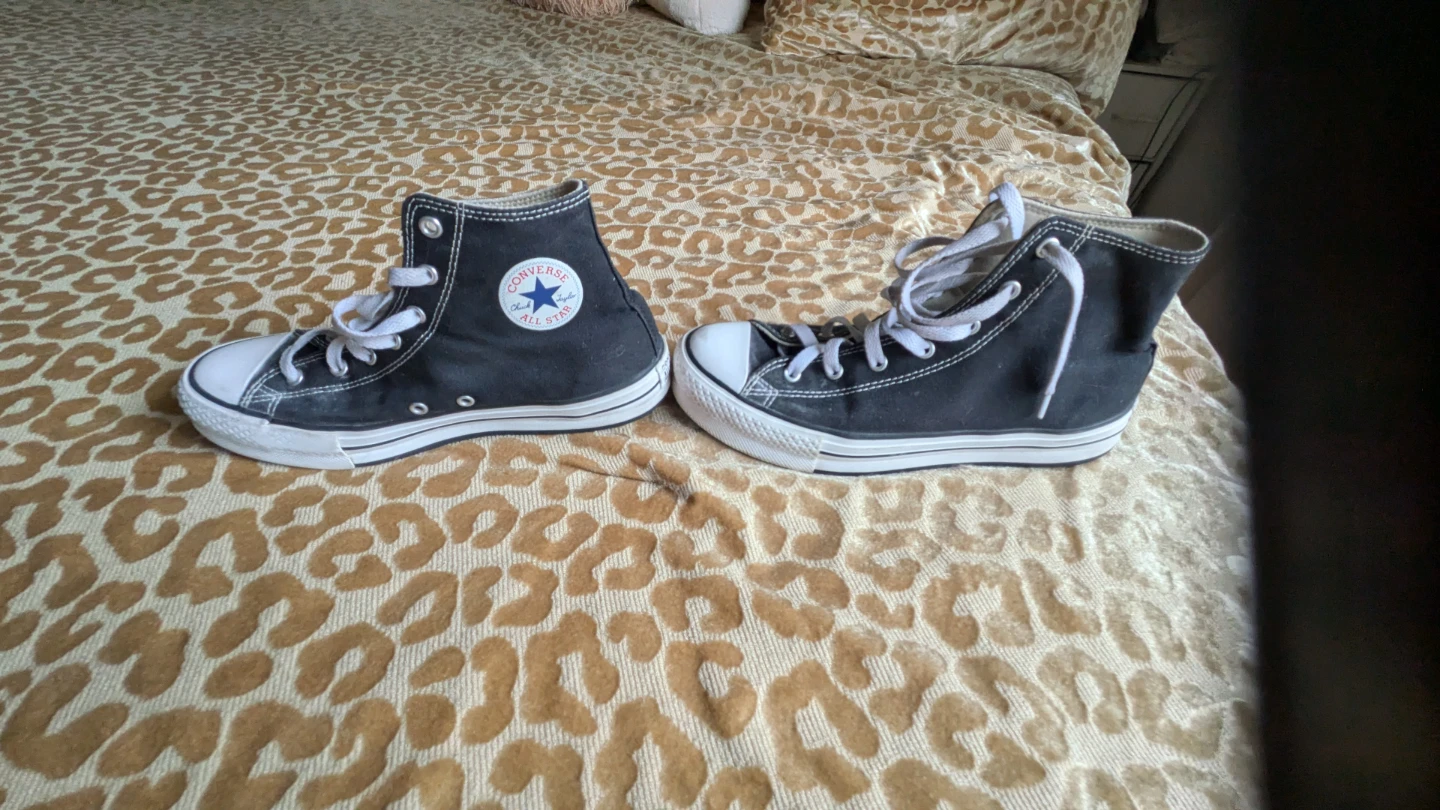 Converse Chuck Taylor All Star High Tops (Sold as Is) Size 7 - photo 2