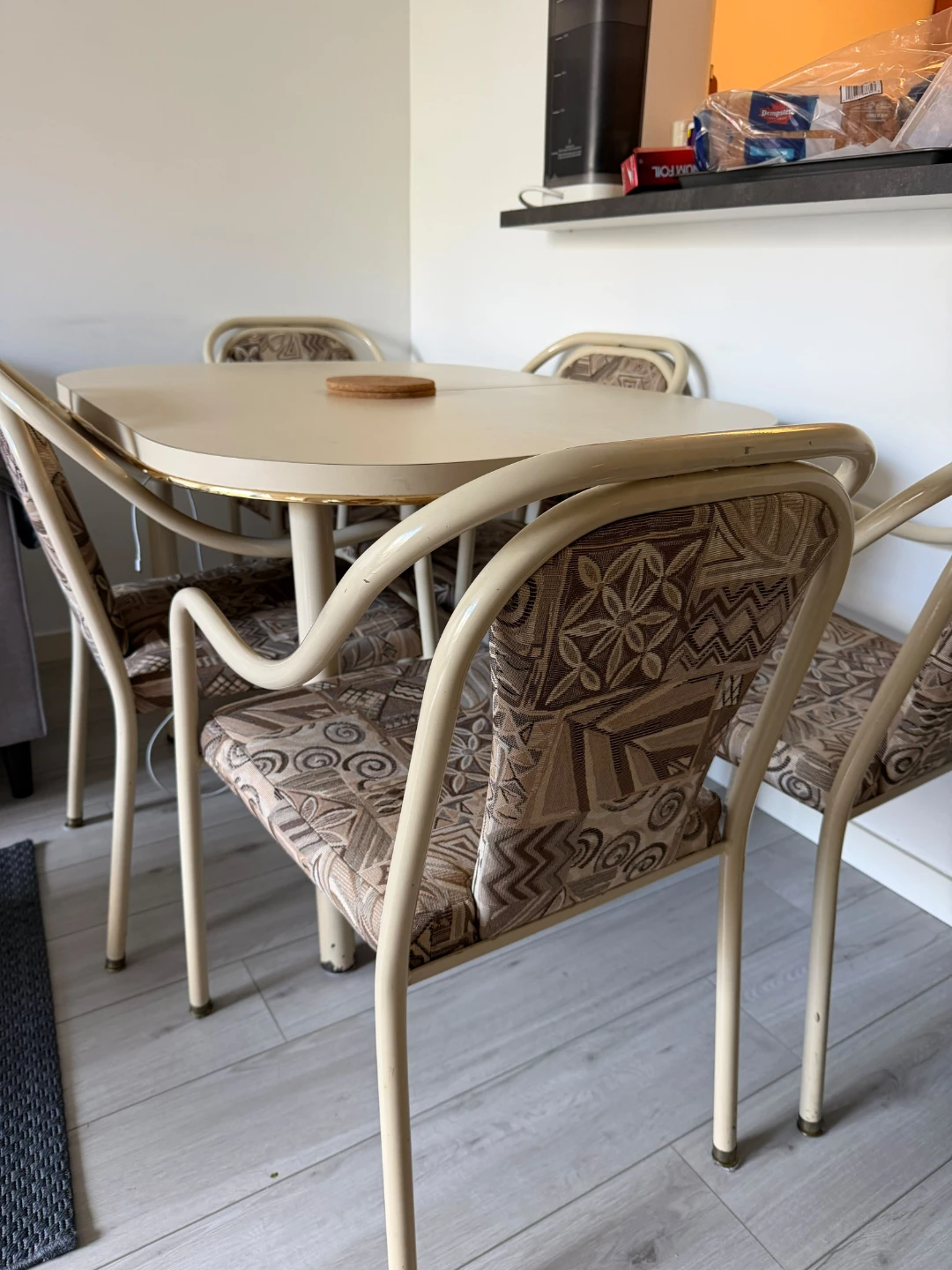 Extendable Dining Table  and 6 Chairs - photo 3