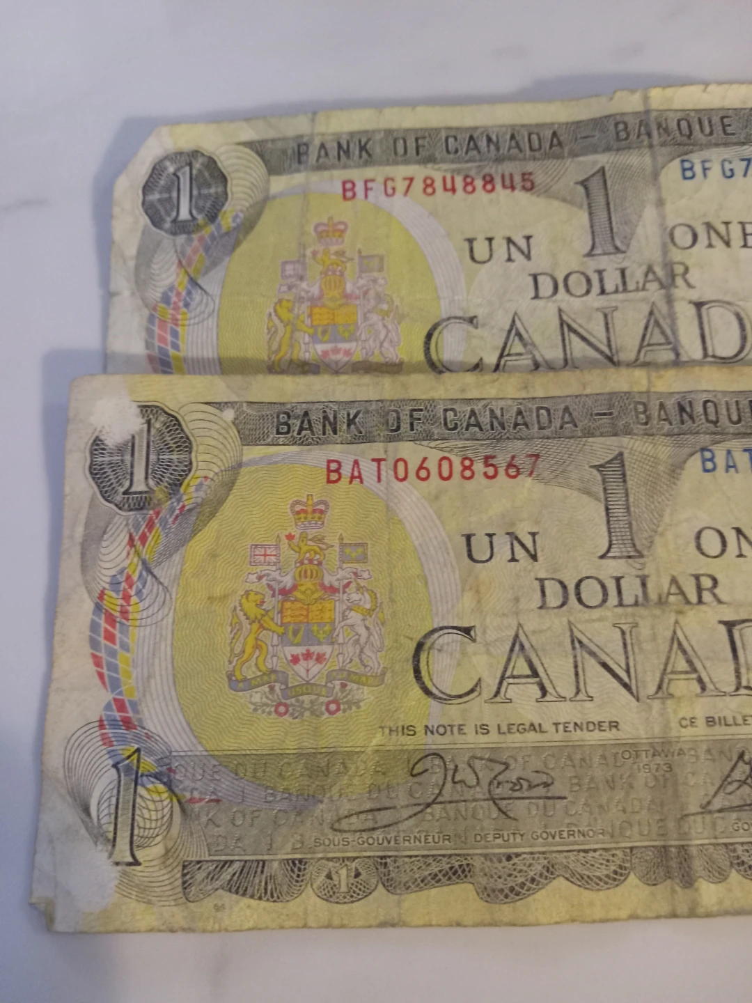 Two Vintage 1973 Canadian One Dollar Bills - photo 2