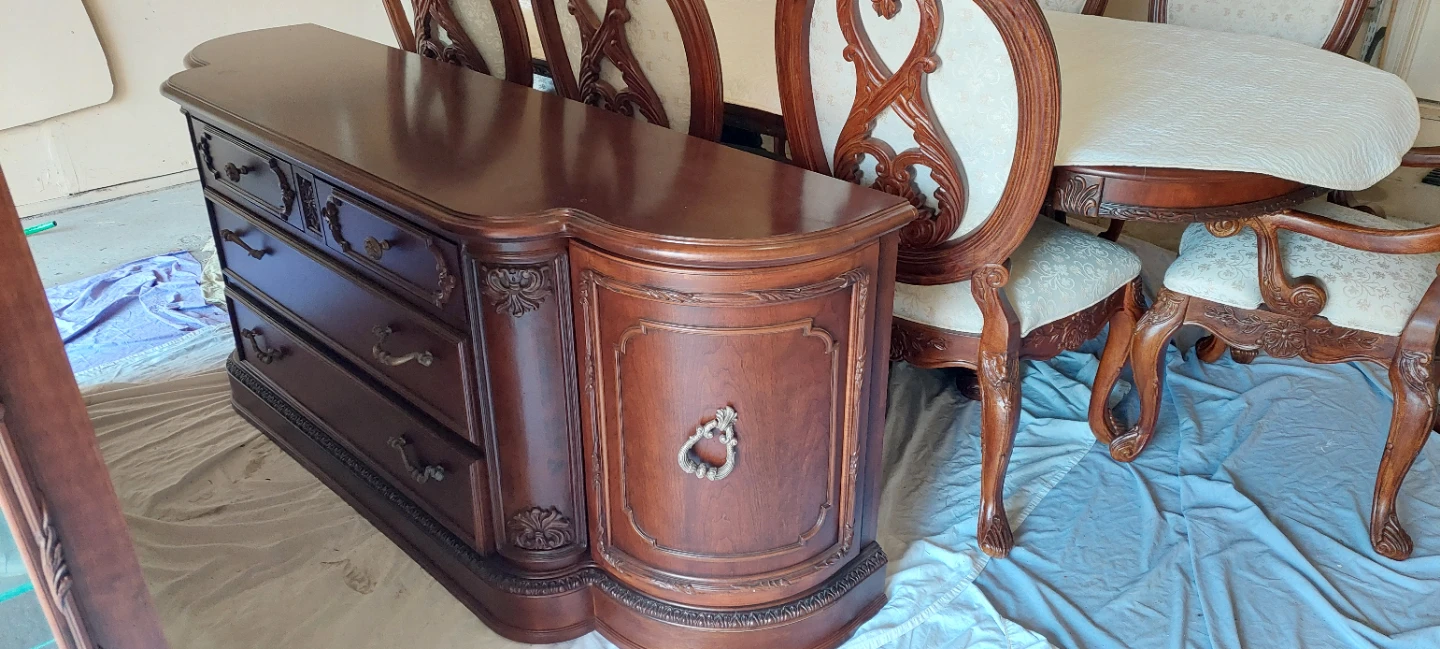 Traditional Ornate Wooden China Cabinet - photo 2