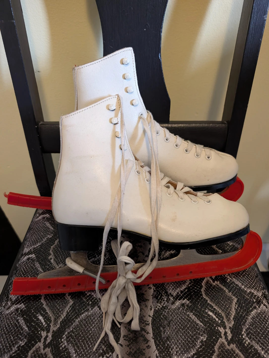 Dominion Canada Leather Ice Skates ⛸️