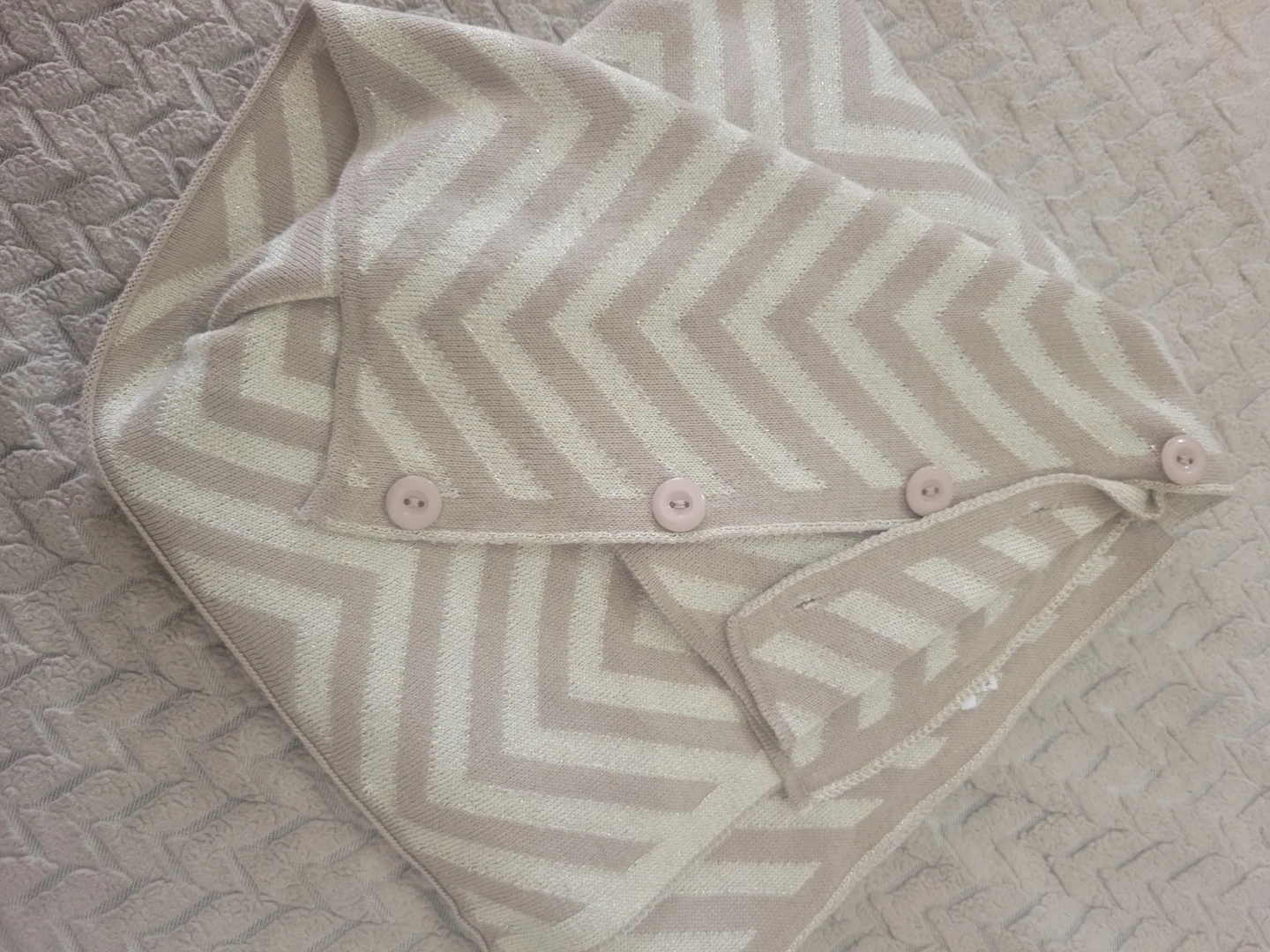 Chevron Pattern Buttoned Shawl - photo 5