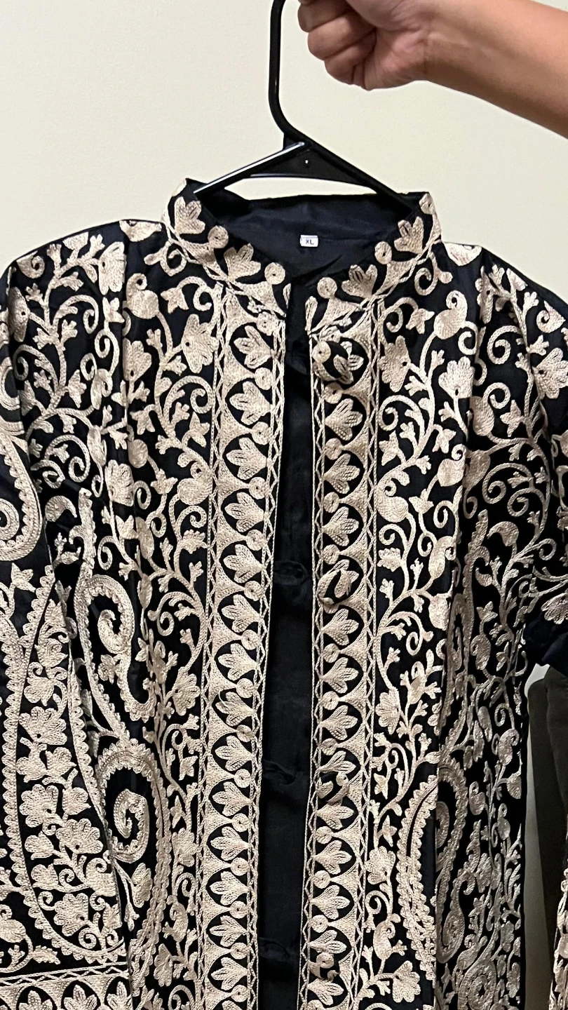 Beautiful embroided coat - photo 2