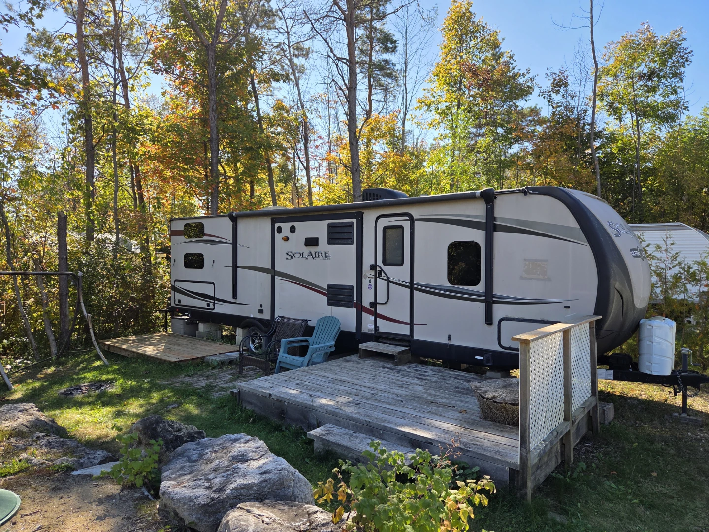 2013 Palomino Solaire Ultra Lite on a Seasonal Site