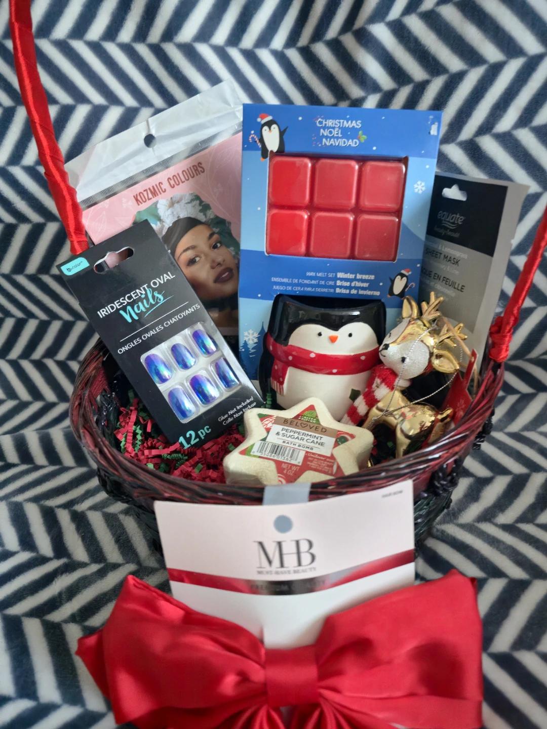 Holiday Gift Basket for a teen or lady - photo 2