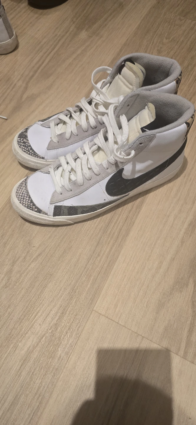 Nike Blazer Mid '77 Sneakers