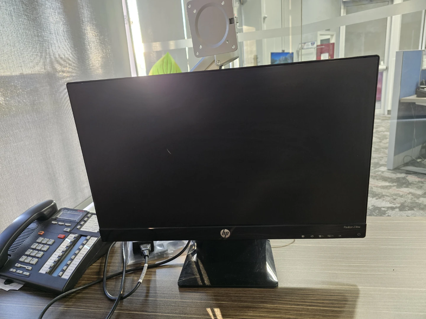 HP Pavilion 23bw 23-inch Monitor