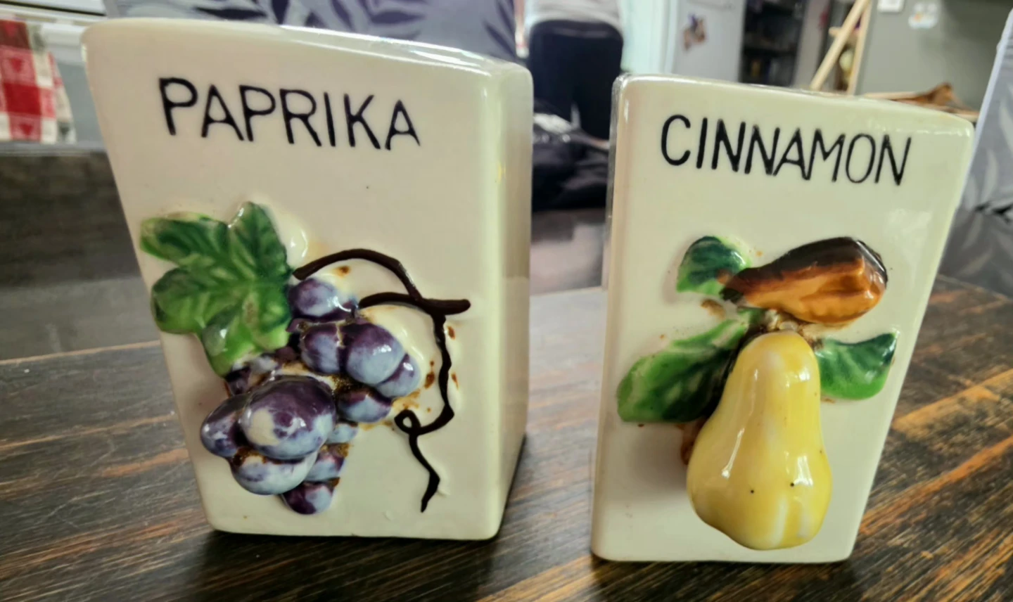 Vintage Ceramic Paprika and Cinnamon Shaker Set - photo 2