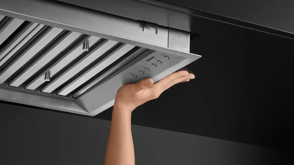 Brand new Fisher & Paykel Series 9 integrated insert range hood - photo 2