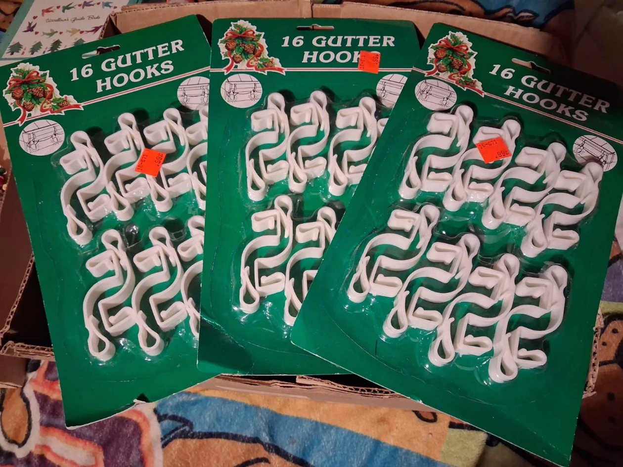 48 Gutter Hooks for Holiday Lights