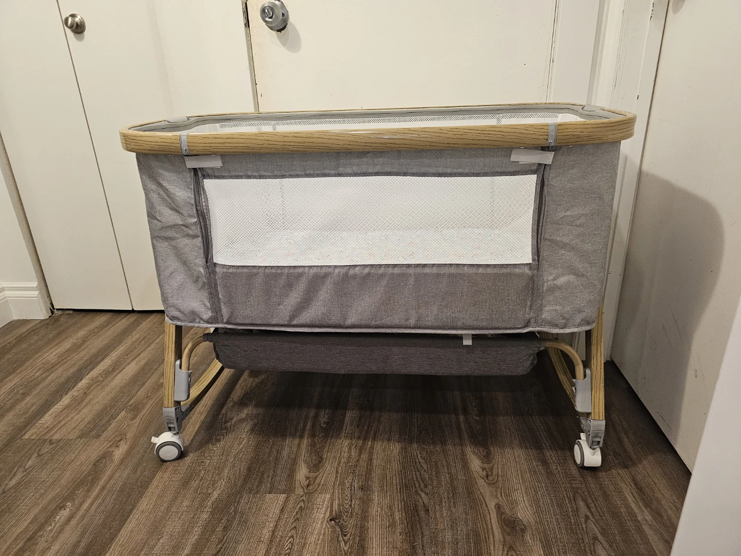 Baby Bedside Bassinet - photo 2