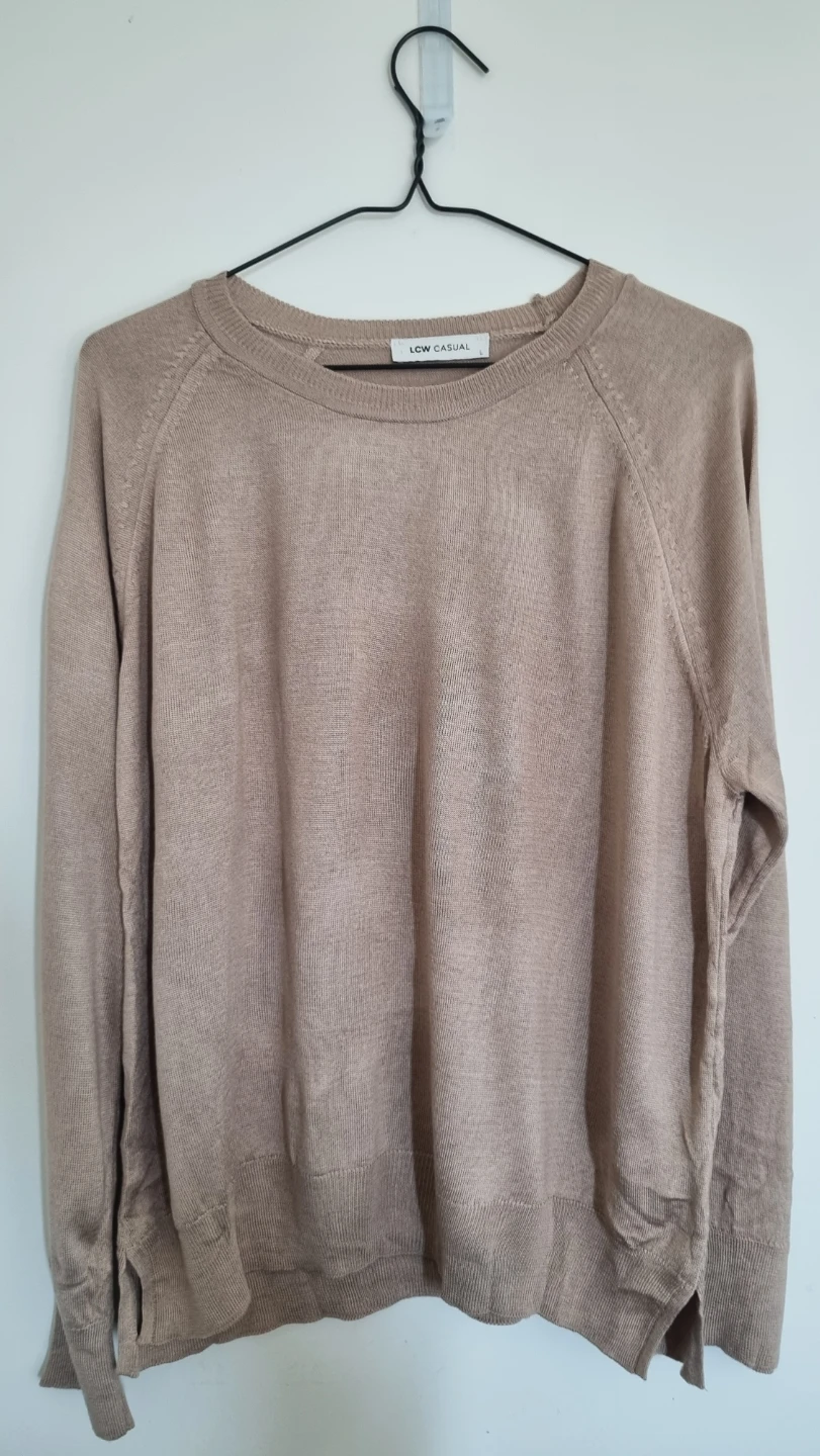 Casual Fine Knit Sweater – Size L – New