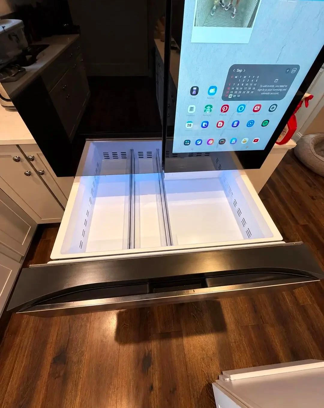 Samsung Family Hub Smart Refrigerator - photo 3