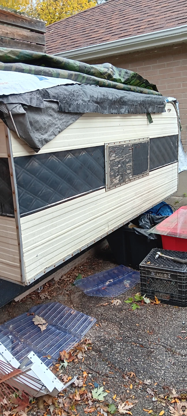 FREE/ TRUCK CAMPER  /FREE