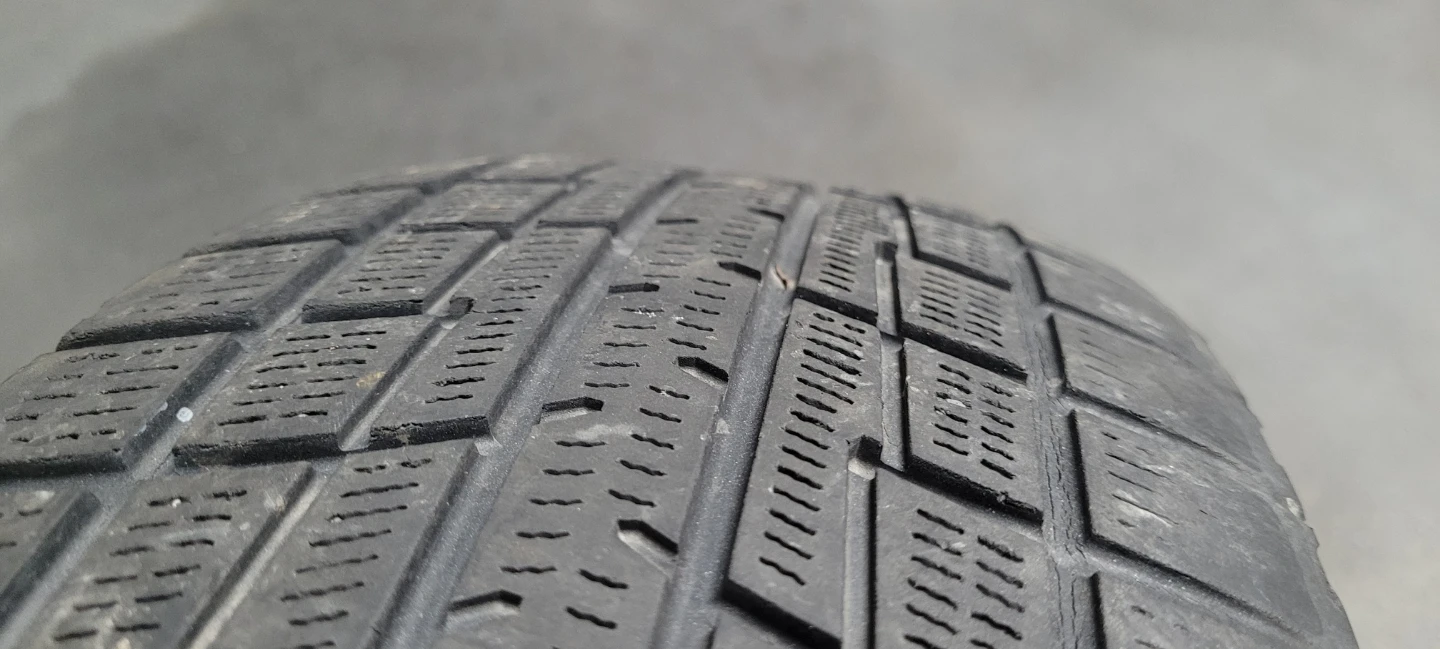 Yokohama iceGUARD iG52c 195/60R15 Winter Tire - photo 2