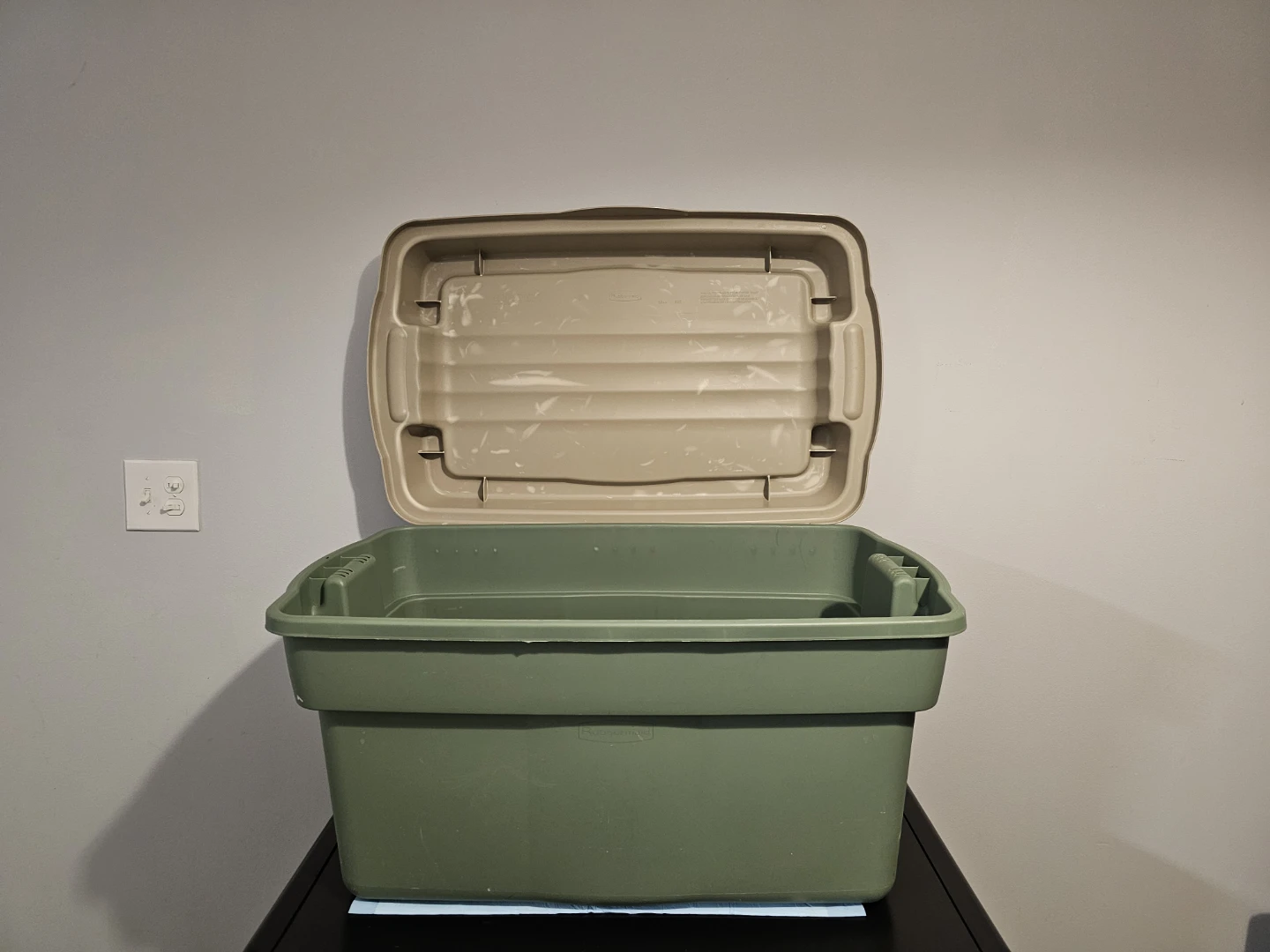 RUBBERMAID Hinged Top Tote - photo 2