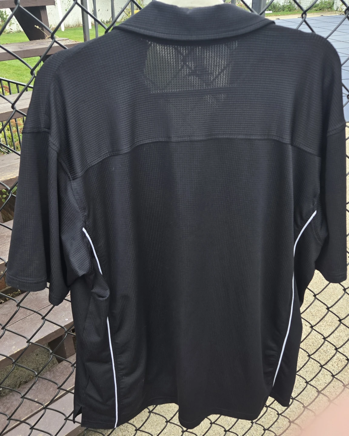 Short sleeve button up collared Men's Under Armour Shirt.Large. - photo 2
