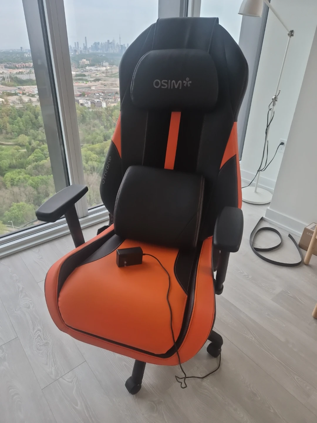 OSIM uThrone Gaming Massage Chair