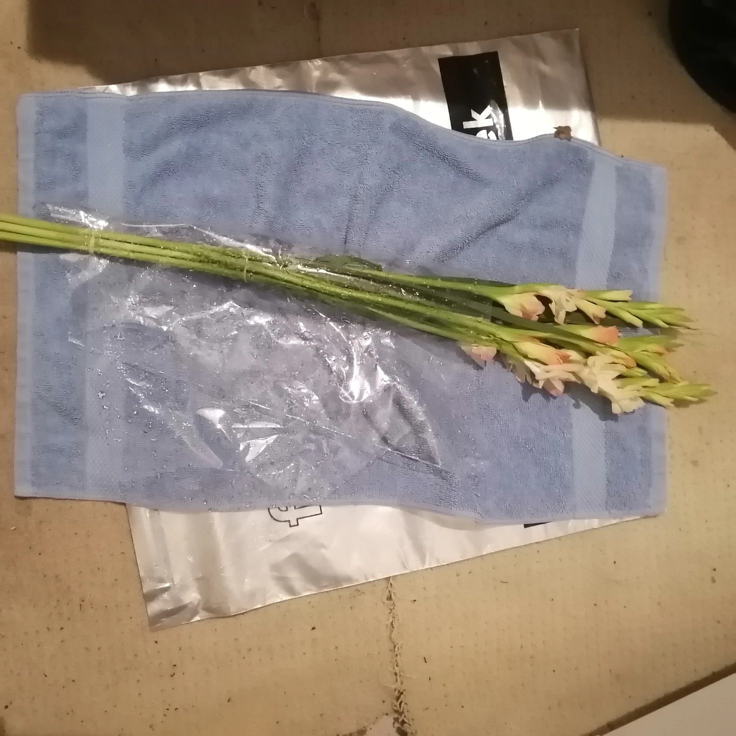 Fresh Gladiolus Flower Bouquet - photo 3