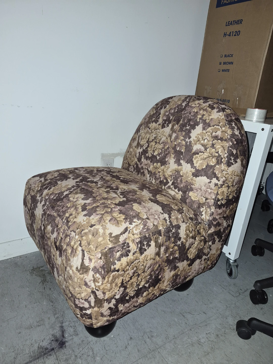 Floral Print Accent Chair - photo 2