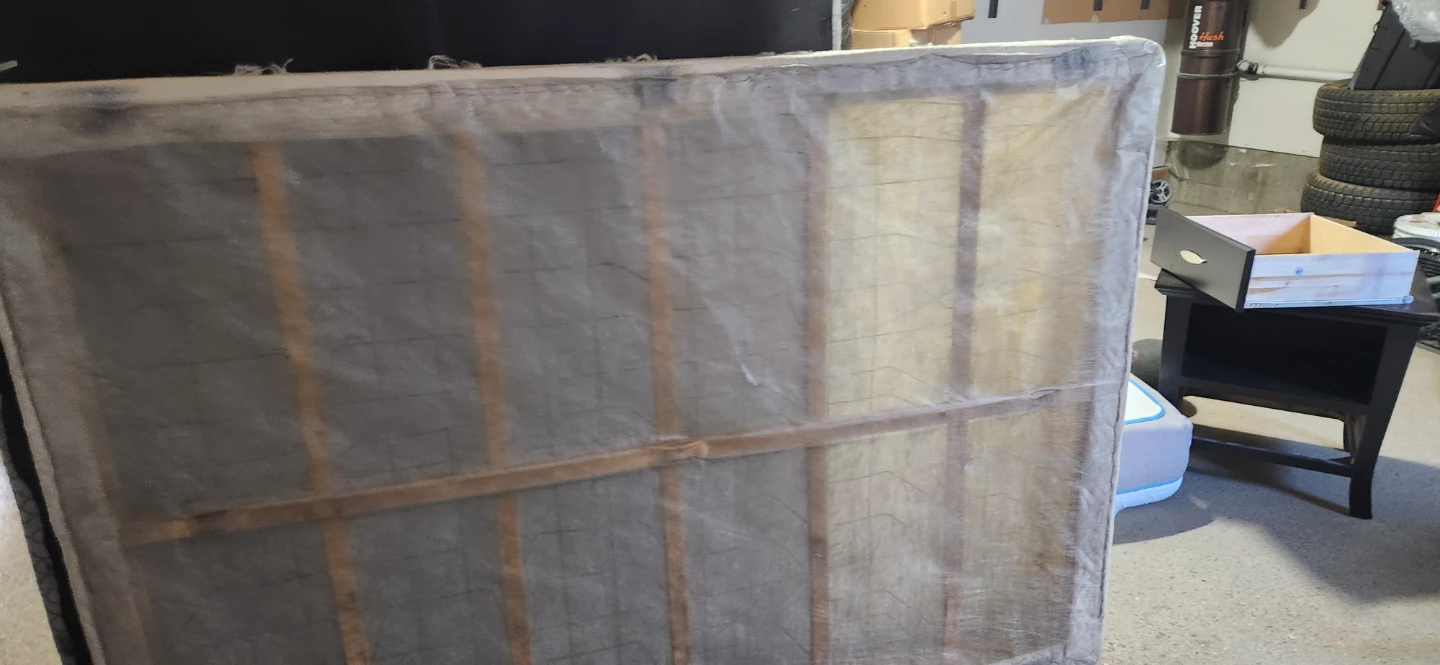 One queen bed and two box springs - photo 3