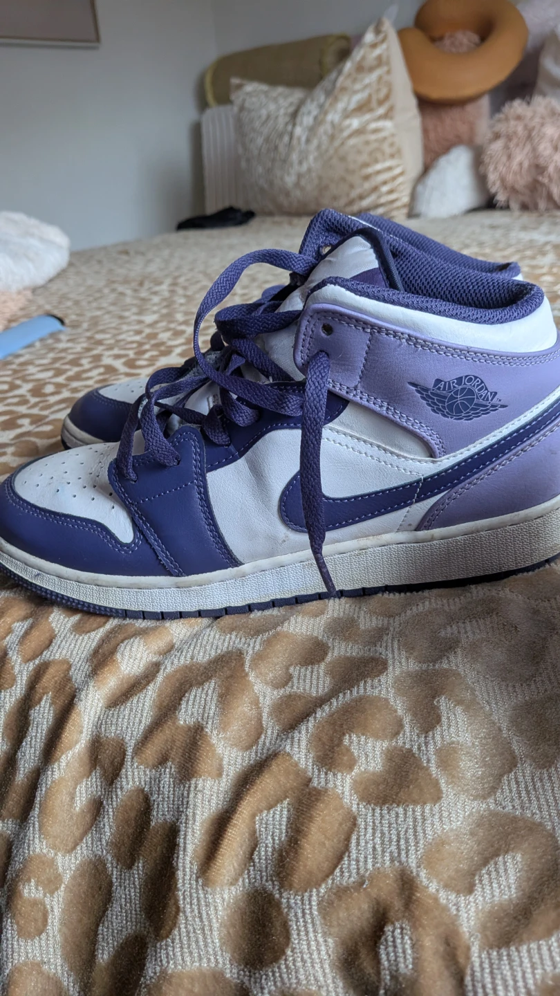 Air Jordan Mid Purple Sneakers (Sold As Is) Size 7Y - photo 2