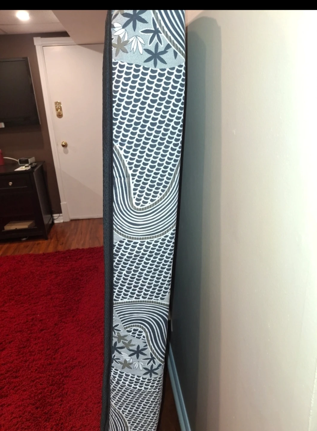 Queen mattress foldable