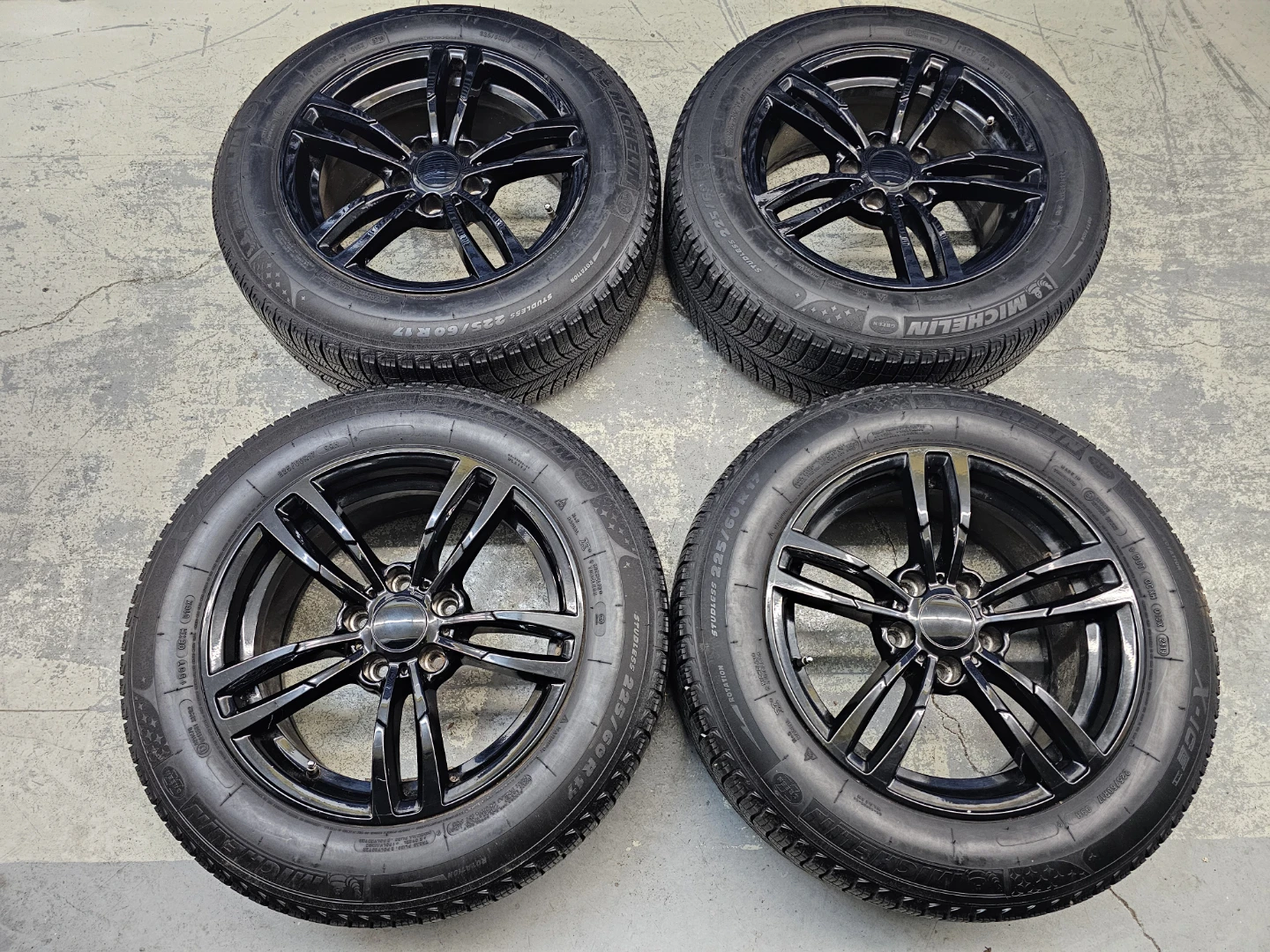 225/60 R17 WINTER TIRES ON ALLOY RIMS 5×120 BOLT PATTERN