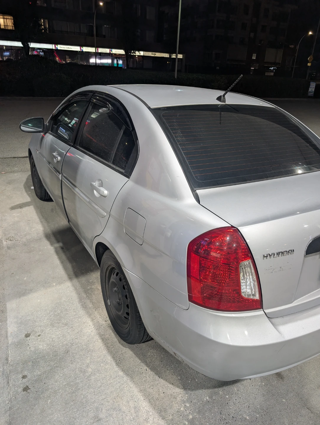 2006 Hyundai Accent Silver Low kms - photo 2