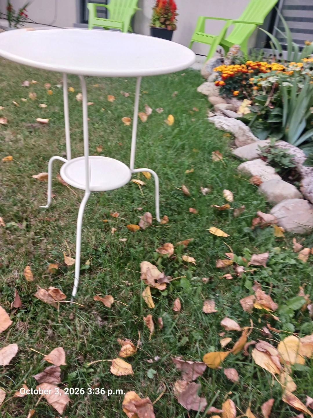 White Metal Outdoor Side Table - photo 2